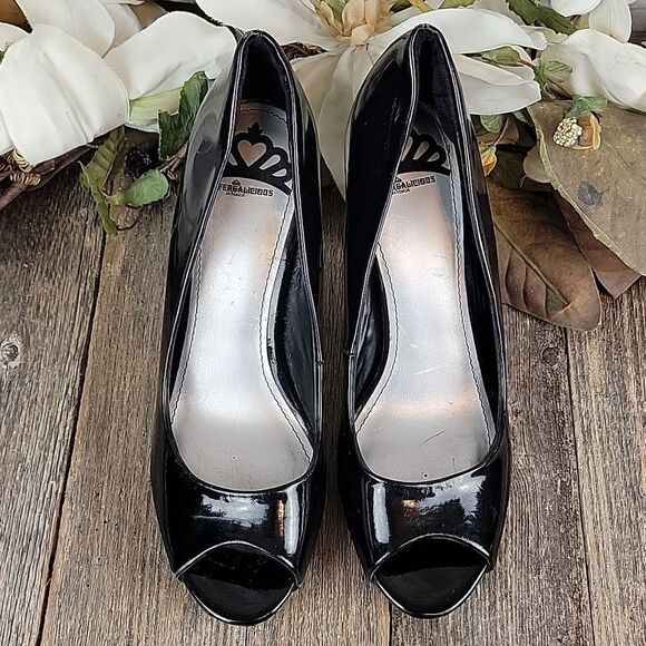 Fergaliscious by Fergie heeled pumps Size 9M - Picture 2 of 11
